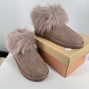 Very G Faux Fur Trim Frost Ankle Boots in Taupe Slip On size 8 New in Box